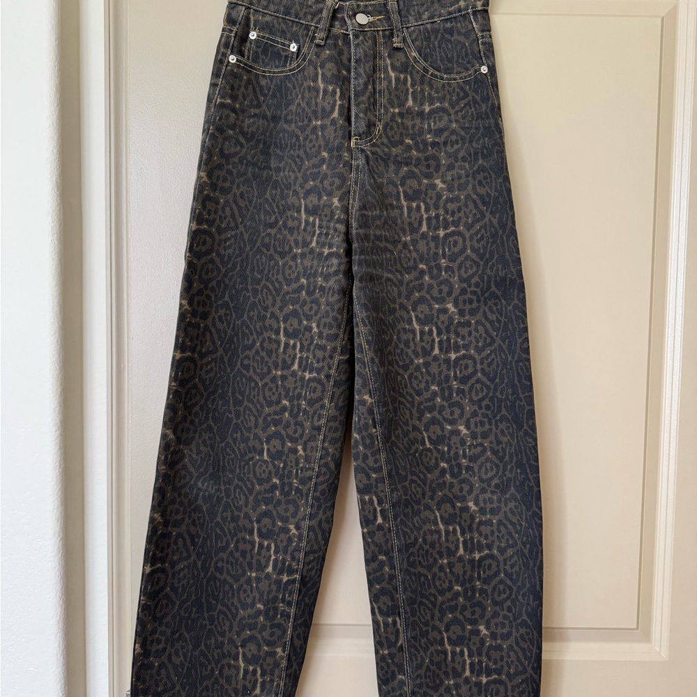 Leopard Print High-Waisted Jeans
